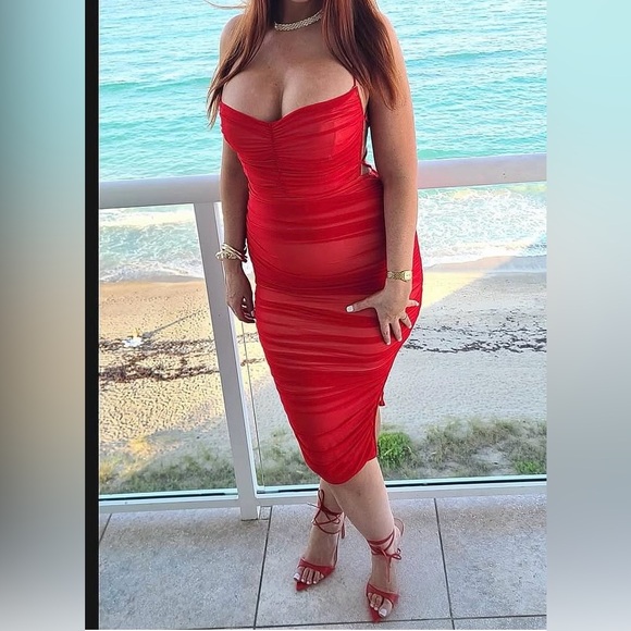 Fashion Nova Elegant Red Dress size m - Picture 3 of 3